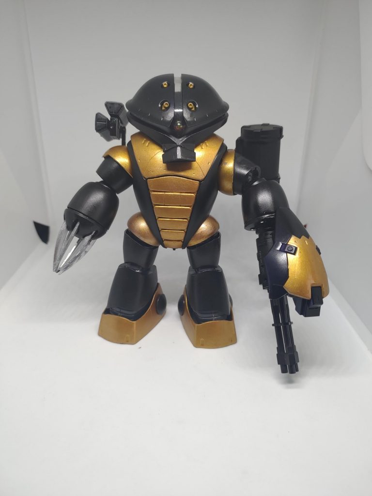 右肩にはミサイルランチャー