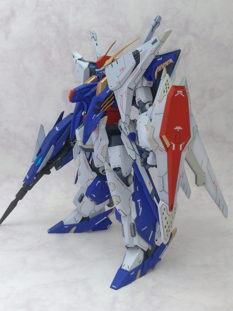 今回のカラーチャートは以下の通り。白…EXホワイト、スチールホワイト、マーズライトグレーを塗り分け。青…コバルトバイトレット赤…フレイムレッド黄…EXゴールドフレーム…サーフェイサーEVO ホワイト+ブラック を1:1で混色ライフル…フロストマットブラックバーニア…フレームメタリック2