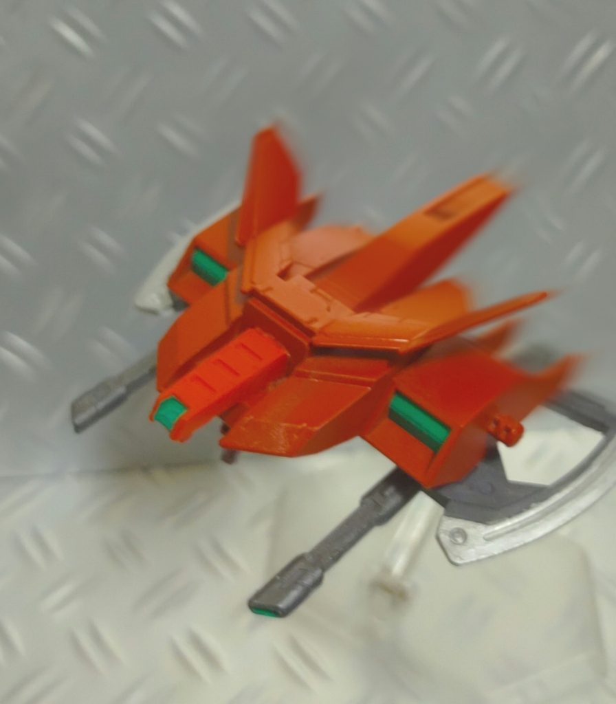 緊急時はバックパックにコクピットを移動し戦闘機コアゲットとして分離