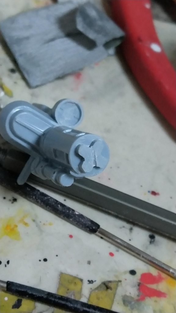 メガガトリングガンの銃口加工し始め。まだ十字が完全に残っている。
