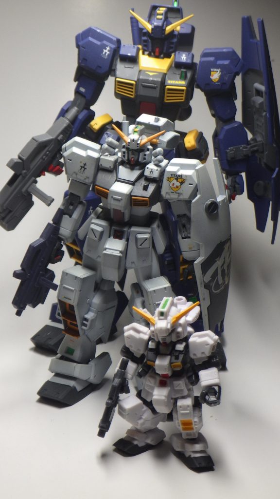 今までに作ったヘイズル改たちを整列MG、HG、MSアンサンブルと並べて悦に入ってます欲を言えば1/200ヘイズル改も欲しいところでしたが