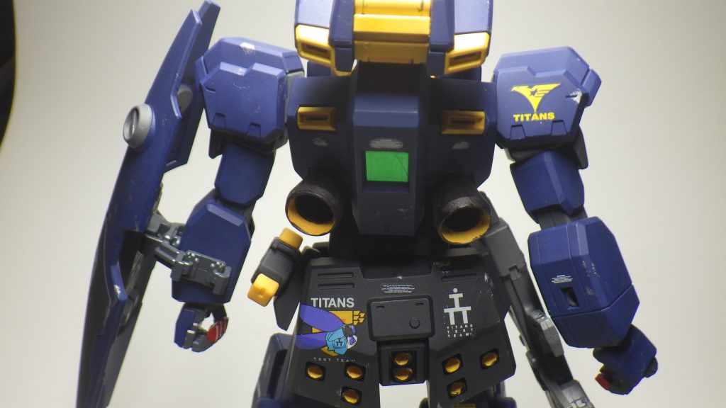 背面ディティールティターンズエンブレムを追加