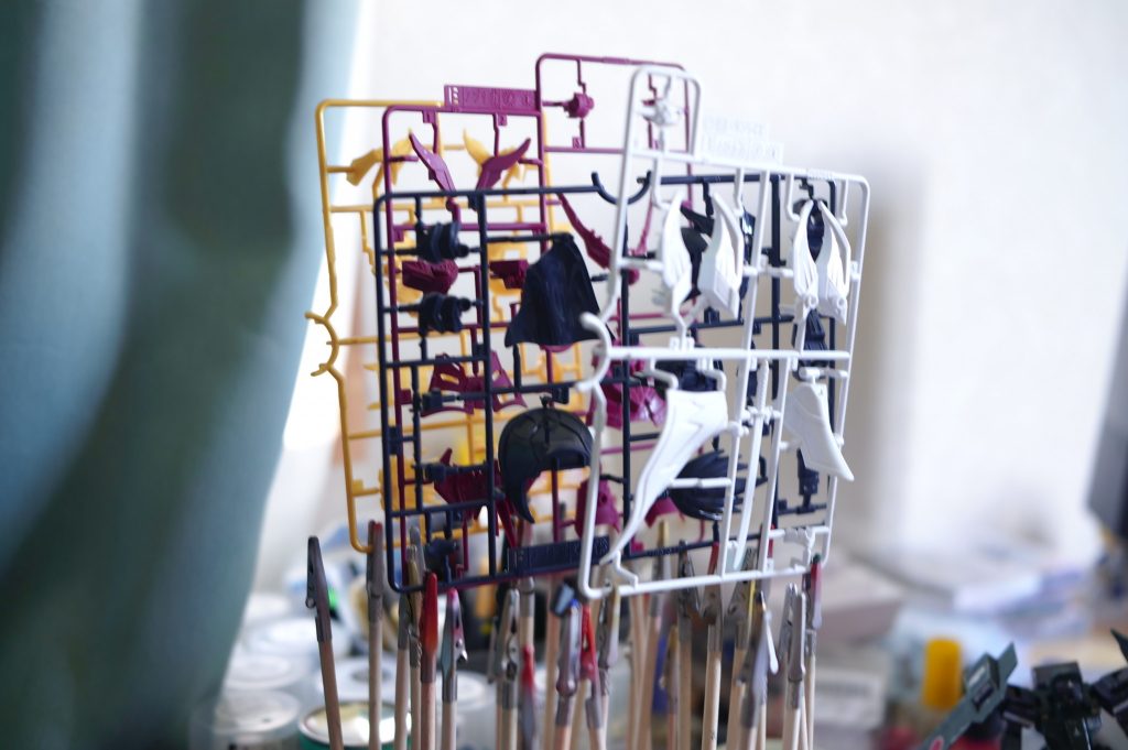 まずランナー全体につや消しトップコートを吹いて