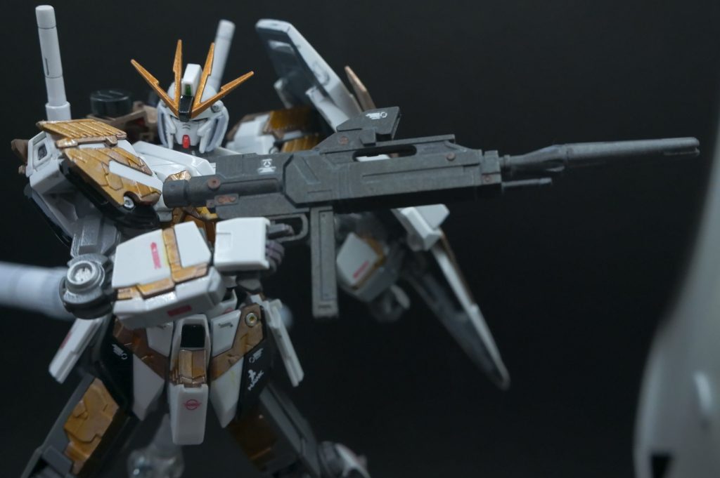 ライフルは、いつもかなり適当にやってるので今回は頑張ってキレイに作ってみました。黒鉄色でより兵器っぽく。