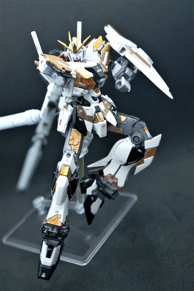 色を一部変えて、バックパックを追加しただけですが、結構印象が変わって見えます(見えますよね?)。ちなみに名前の「RE」ですが、「Repaired」でもいいですし、「Revenant」でもいいですし、「Refine」でもAimerの「RE:I AM」(ユニコーン6巻の主題歌)から取ったとかでもいいんですけど、要は略して「NTR」になればいいなと思って付けました。