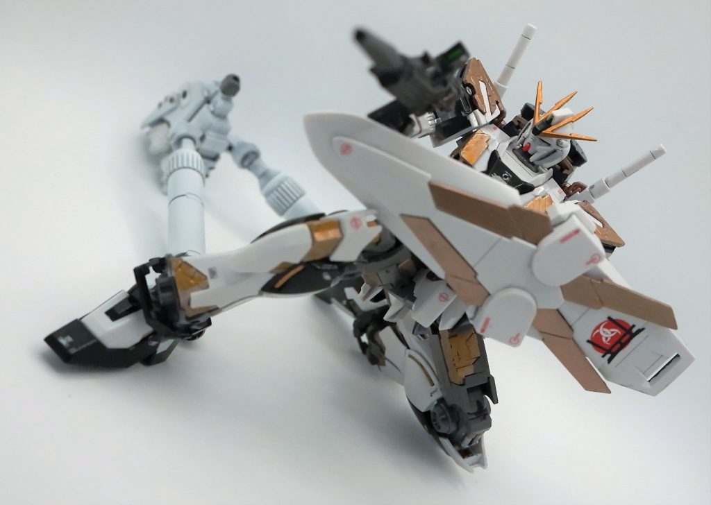 現着後即ブースターパージ。戦闘行動に移行。ナラティブは可動域広いしブンドドしがいがありますね。