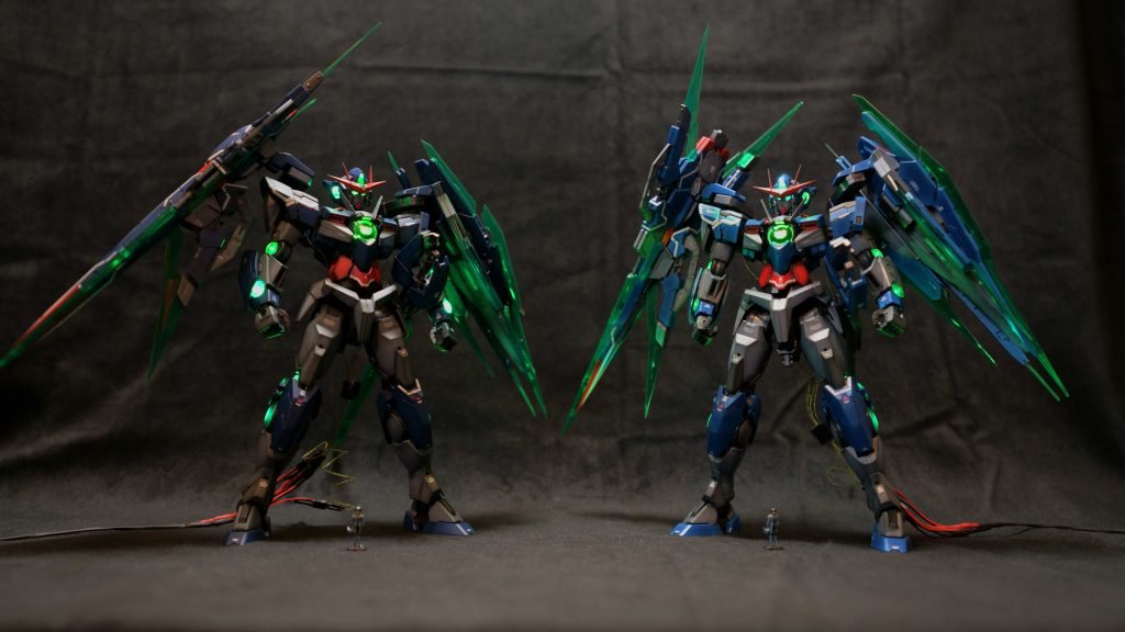 1台目はダークでリアル感を2台目はライトで主人公機をイメージして作成しました。