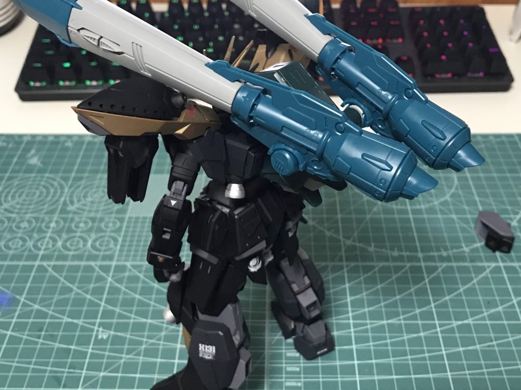 本体側は無加工のなので元のバックパックにも戻すことができます。