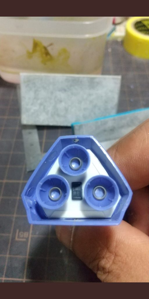 バーニア付近がスカスカだったのでプラ板で蓋&バーニア内部ディテールアップ