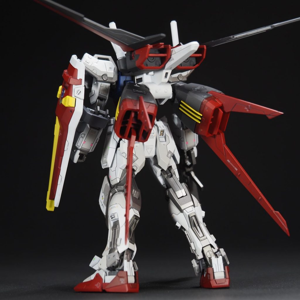 自分としては、ガンダム系の後ろ姿の、ふくらはぎのラインに萌えます。ストライクはふくらはぎのラインがきれいでカッコいいですね。