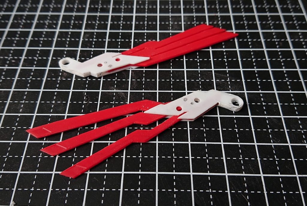 翼の赤羽部はフェニーチェの羽を加工し、プラ板とアルミ線を使用し展開できるようにしました。 可動軸の強度は瞬間接着剤とパーマネントマットバーニッシュを使用し緩まないようにしています。RGでフェニーチェが出た場合、この翼がどのように表現されるかが気になるところですね!最後までご覧頂きありがとうございました!