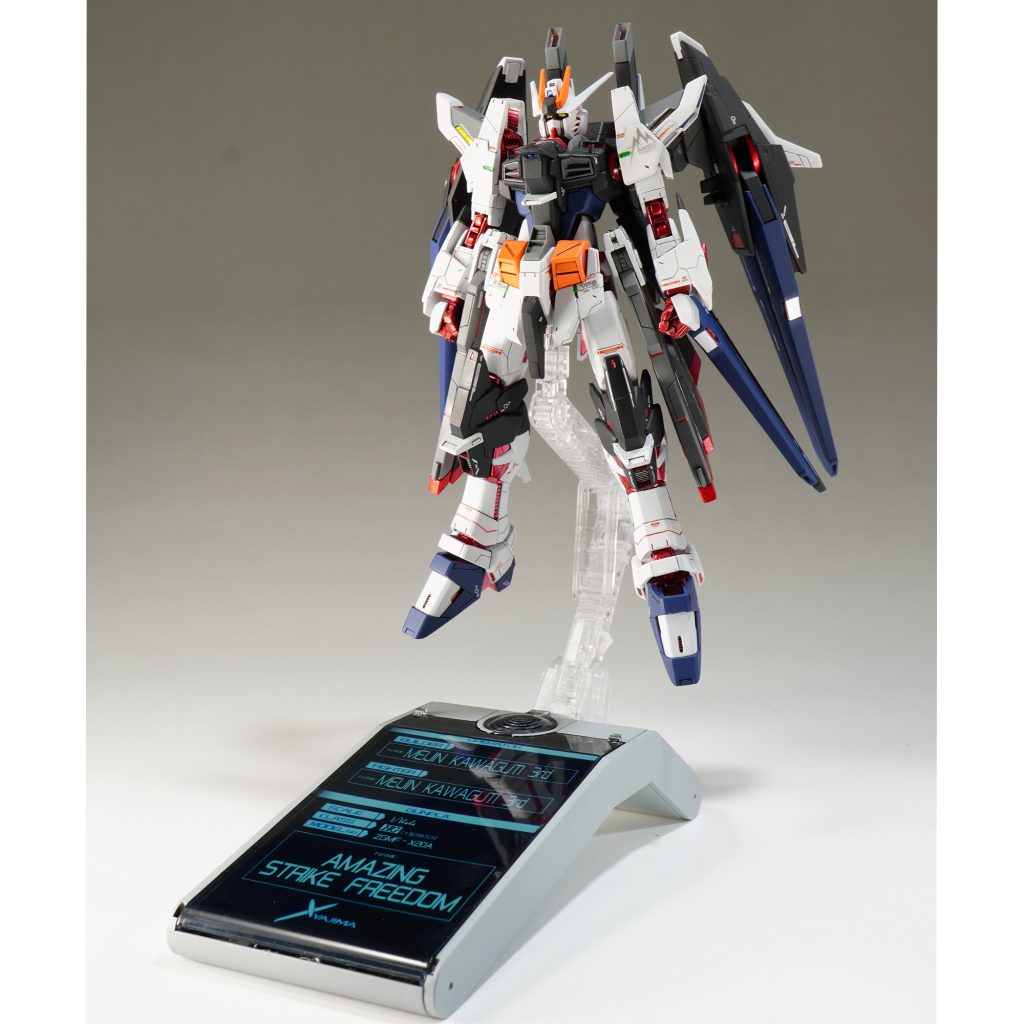 GPベースはアクションベース5から支柱を拝借内部に重り入なので安定感あります台紙は3代目名人カワグチ/アメイジングストライクフリーダム 