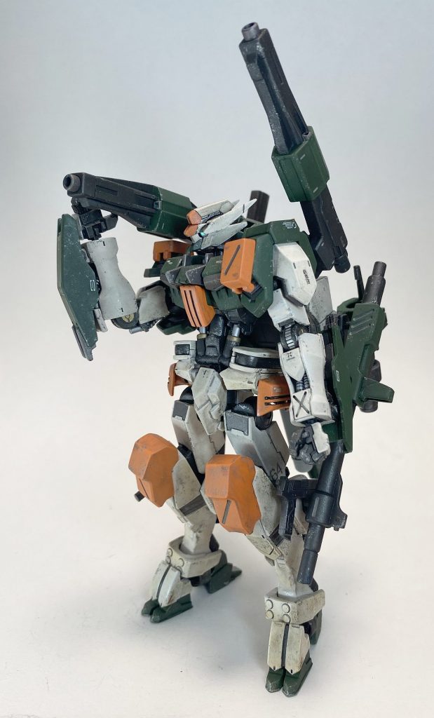 キャノンは連結砲とのバランスを考えてショートバレルを使用。塗り分けが地獄でした…