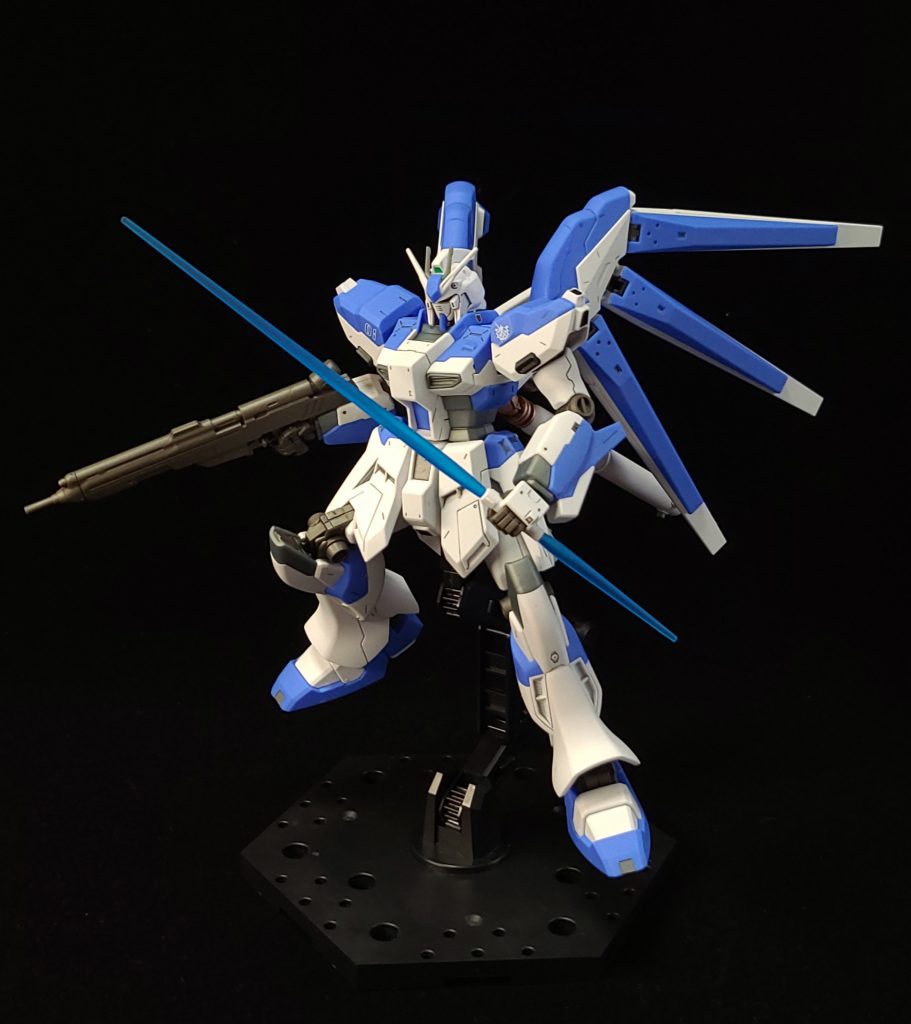 製作小話一枚目の写真ではジェットエフェクトに付属するパーツを使用してフィン・ファンネルを保持していますファンネル系を持った機体は初めて作ったかもしれません最近はランナーにパーツがついた状態でスミ入れしています組み立てた後にスミ入れするよりスムーズに組み立てられる気がします最後にいつぞやのスパロボでは敵に切り払われて防がれてしまうフィン・ファンネルガンプラだと問題なくカッコいいことがわかりましたHGUC ヤクト・ドーガも欲しいのですがなかなか再版されませんね他のキットを作ったりしながらのんびり待つことにしますそれではここまで見ていただいてありがとうございましたみなさんお体には気をつけてお過ごしくださいませ