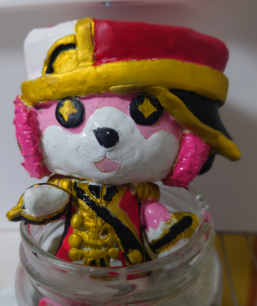 工程４塗装ほぼ終了し、この後はみ出た所等を修正。特に目を何度もやり直したのが大変でした。その後ツヤ消し、台座に乗せて完成。