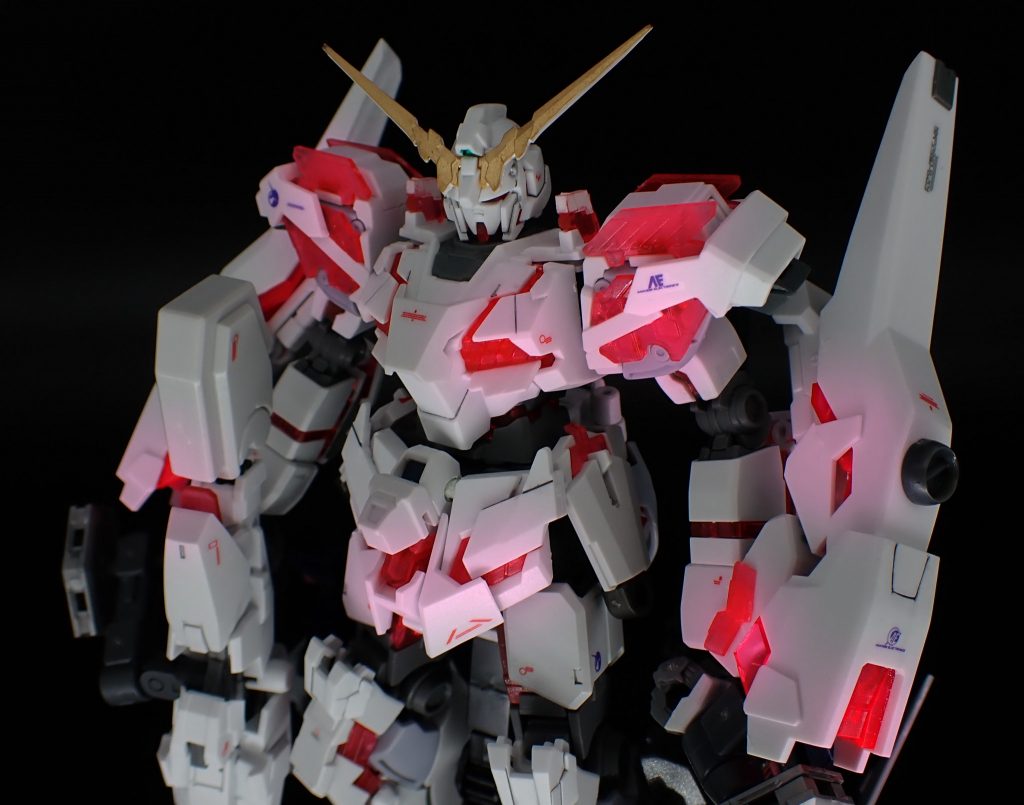 アーマードモード上半身、サイコフレーム発光状態。（画像加工です）