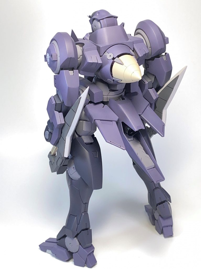 追加した腰サイドアーマーの基部が腰後ろ羽根に引っかかるので、若干短く加工。
