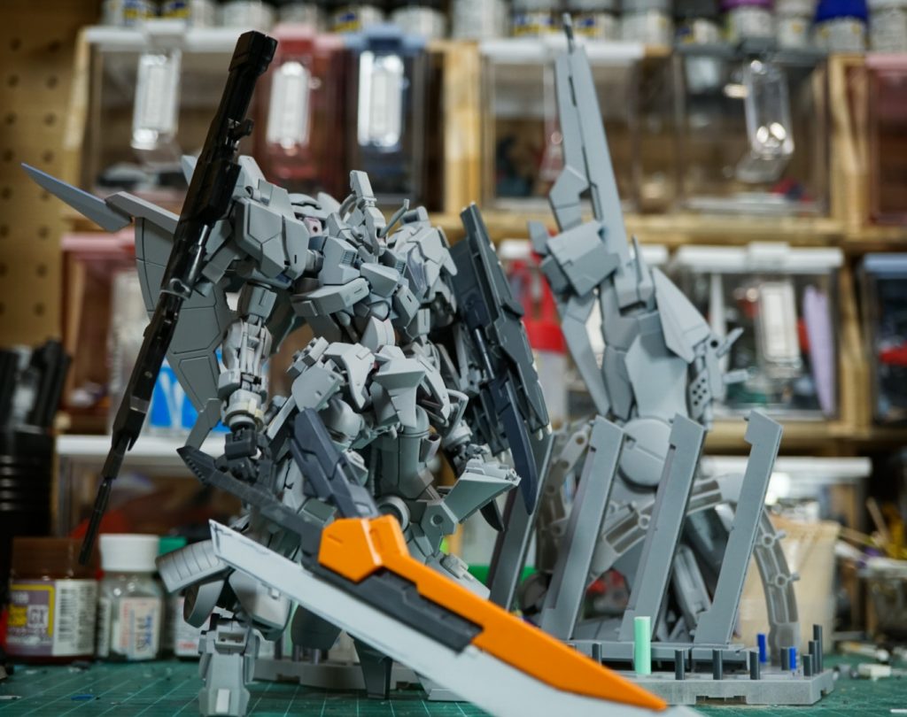 最終サフ主な使用キットはディジェ、漏影、シルヴァバレトサプレッサーレギュレーションとか割と気にする性格なのでディジェのパーツはなるだけ使いました、余ったのは上半身、リアスカート、肩くらいですあとはほぼそのまま使うなり切り刻んでディテールと化してますランチャーの方はラファエルのバックパックとバレトの脚が主材料、ランチャーって作った事なかったんで楽しかったですあとちょっと前からなんですが細かい所に30MMのパーツを使ってます、めちゃめちゃ使いやすくて助かりますあのシリーズ