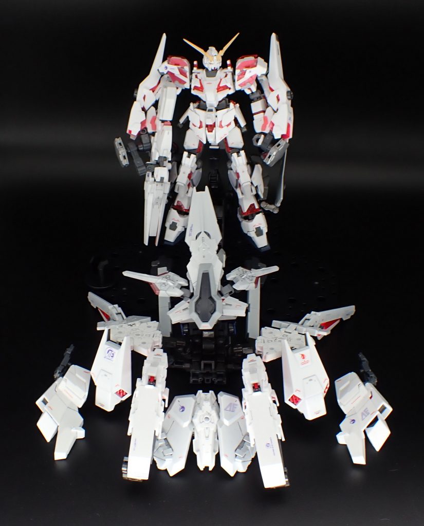 本体と一緒に装備一式。多分どんどんボロボロになってパージしていく感じです（妄想）。