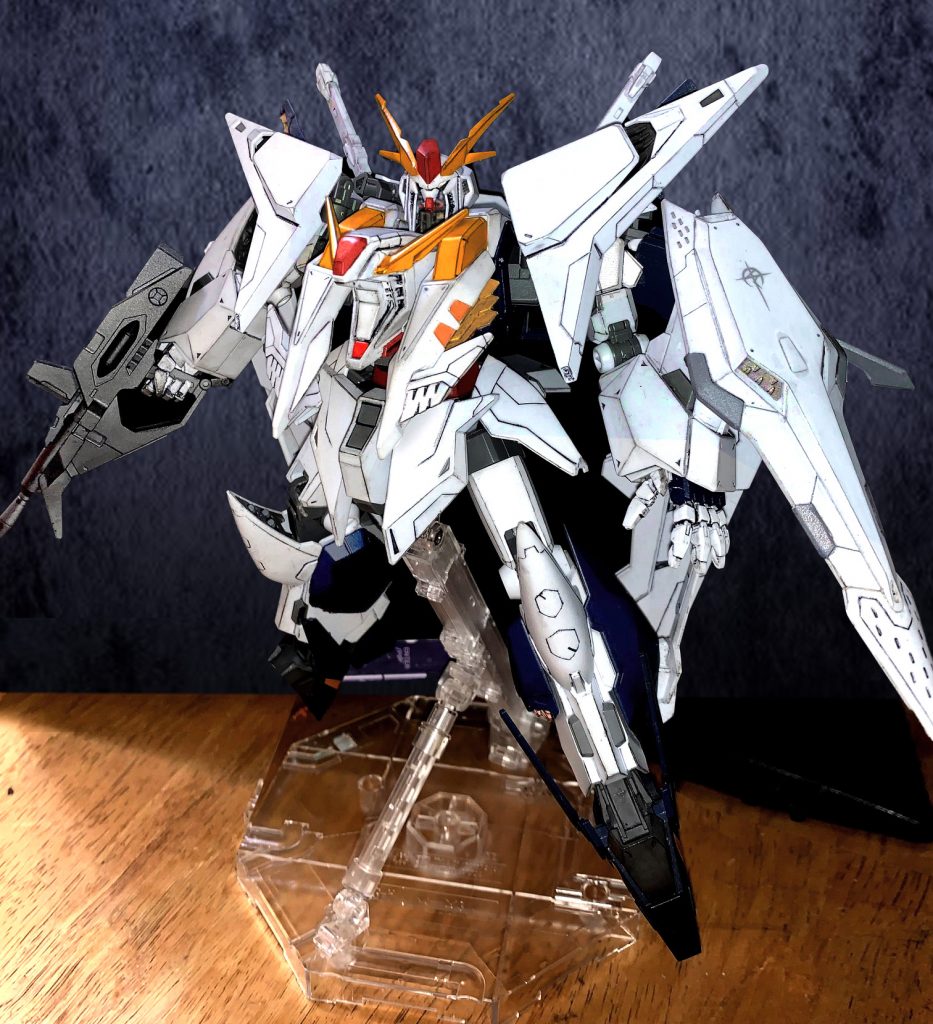 ストロボ撮影すると↑こんな感じです。iPhone撮影。エッジが強調されてアニメっぽい雰囲気になります