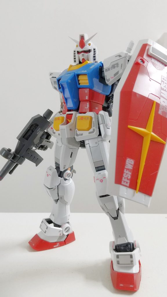 MGのガンダム ver.3.0です。ものすごくディテールが追加され、デカール効果もあって、素組みでもものすごい情報量です。