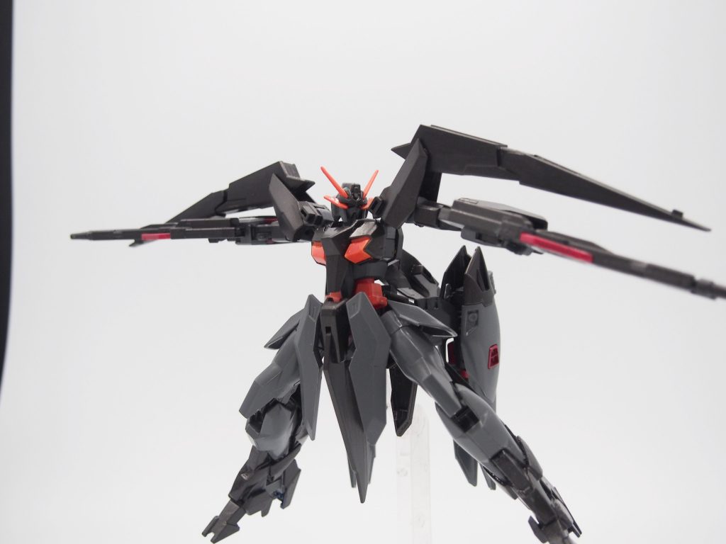 ツインバスターライフルウィングガンダムゼロのものを装備GN粒子を流用しているのでエネルギー切れを起こしても再充電すれば再使用可能