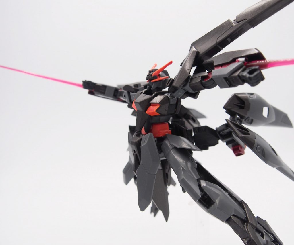 GNビームサーベル腕部と足部に内蔵されている