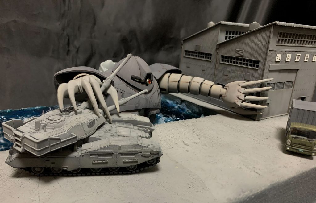 逆サイドから61式戦車、意外と大きいんですよね。もう少し小さいと圧倒されてる感が出たんでしょうけど...