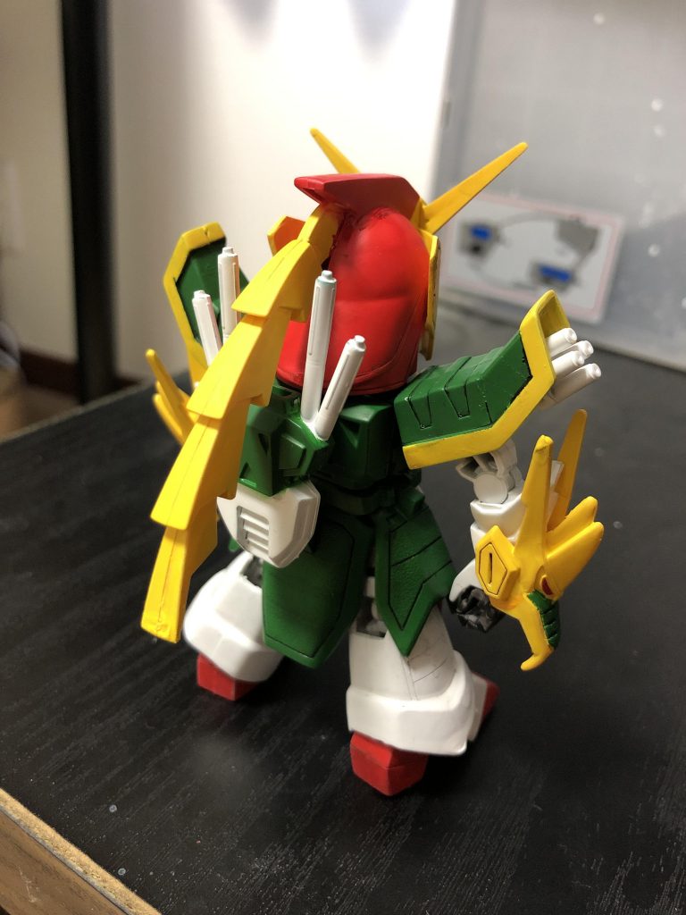 クロスシルエットフレームを骨組みにして、頭部にSDドラゴンガンダム、他箇所は1/144ドラゴンガンダムを使用しました。