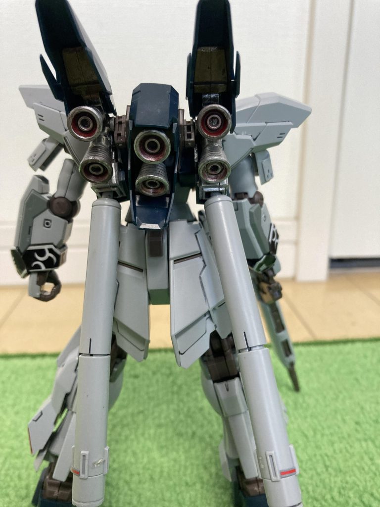 後ろのブースターは別パーツになっているものの、ブラウン1色なので、塗装をしました。汚くて申し訳ない(/ω＼*)