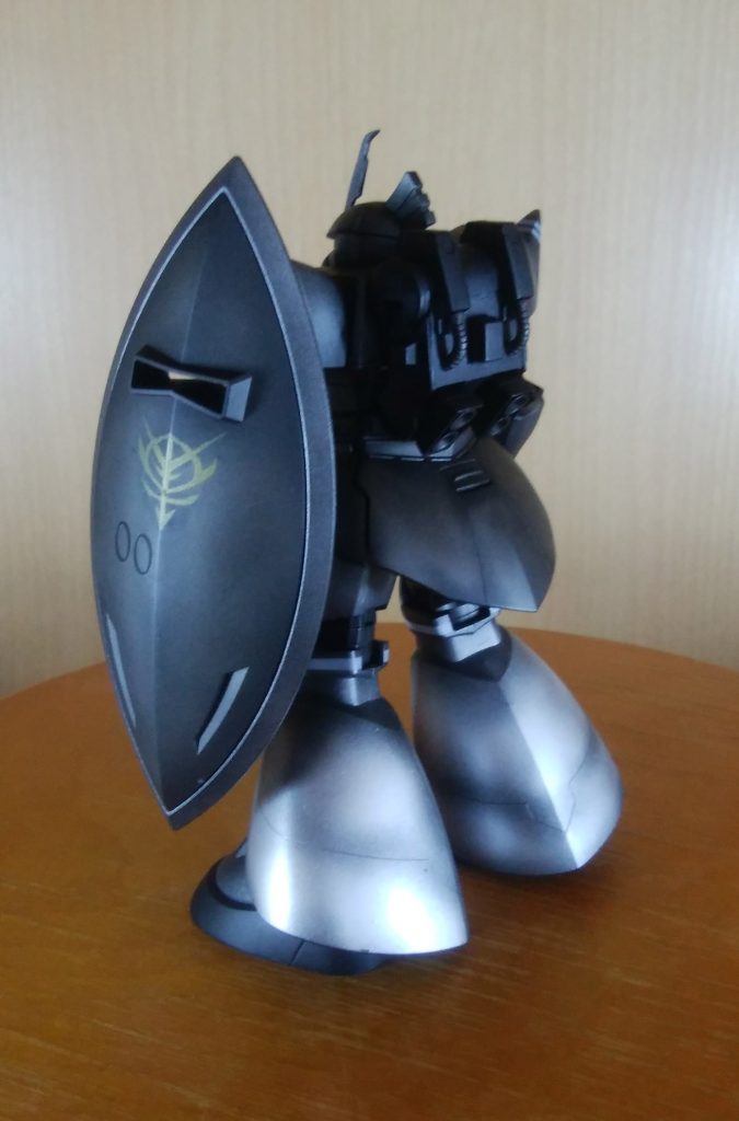 シールドのジオンマークの方は大きかった分、まだマスキングが楽でした。カスペン機を作ってると言ったら弟がオッゴをプレゼントしてくれたのでいつか一緒に並べます。ご覧いただきありがとうございました！