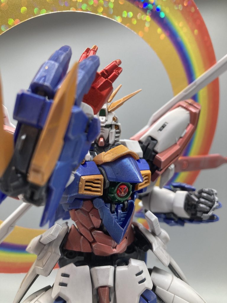 「俺のこの手が真っ赤に燃える!!」の台詞の如く、クリアパーツを潰してまでの塗装個人的に良い感じの赤になったので満足。ϵ( 'Θ' )϶使用した色はガンダムマーカーのメタリックオレンジGM175をベースに、ロイヤルメタレッドXGM03を上からサッと吹いてみました