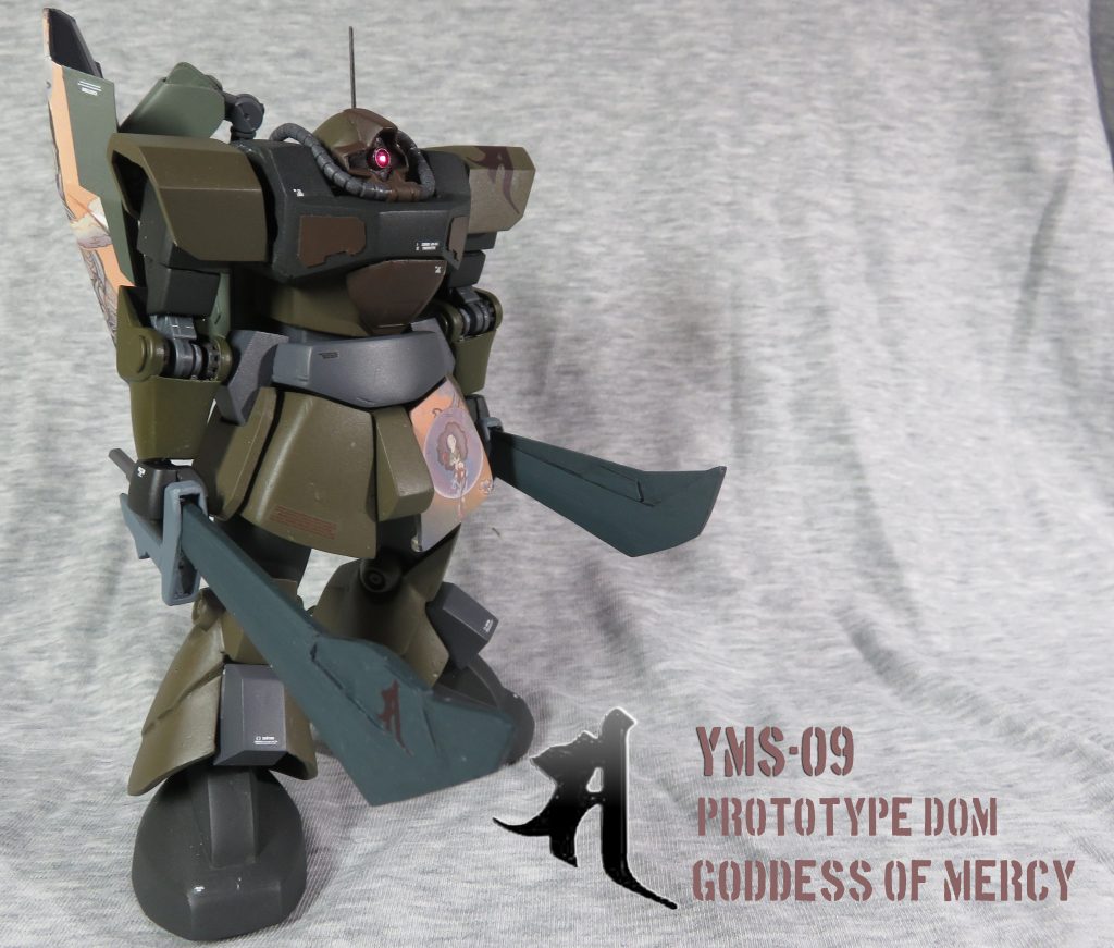 慈母観音を盾をしょって両刀使いのドムが敵を切りつけていくという　狂気の設定です(;^ω^)