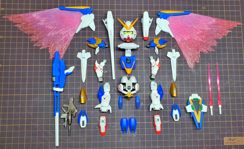 ビームサーベルとライフルも作りましたが武装をチェンジする気力が・・・w