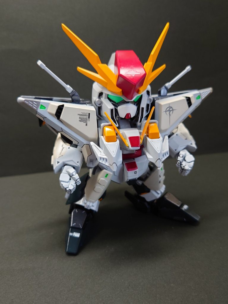 前面です。クロスフレームを内蔵してるのでマッシブな体型になったと思います。