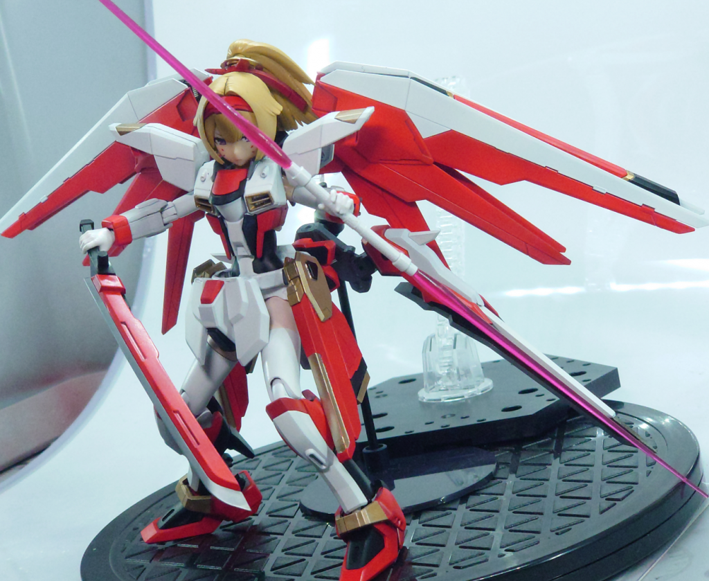 サーベル展開!可動域がかなり……『かなり』狭いのでポージングの幅ががががが