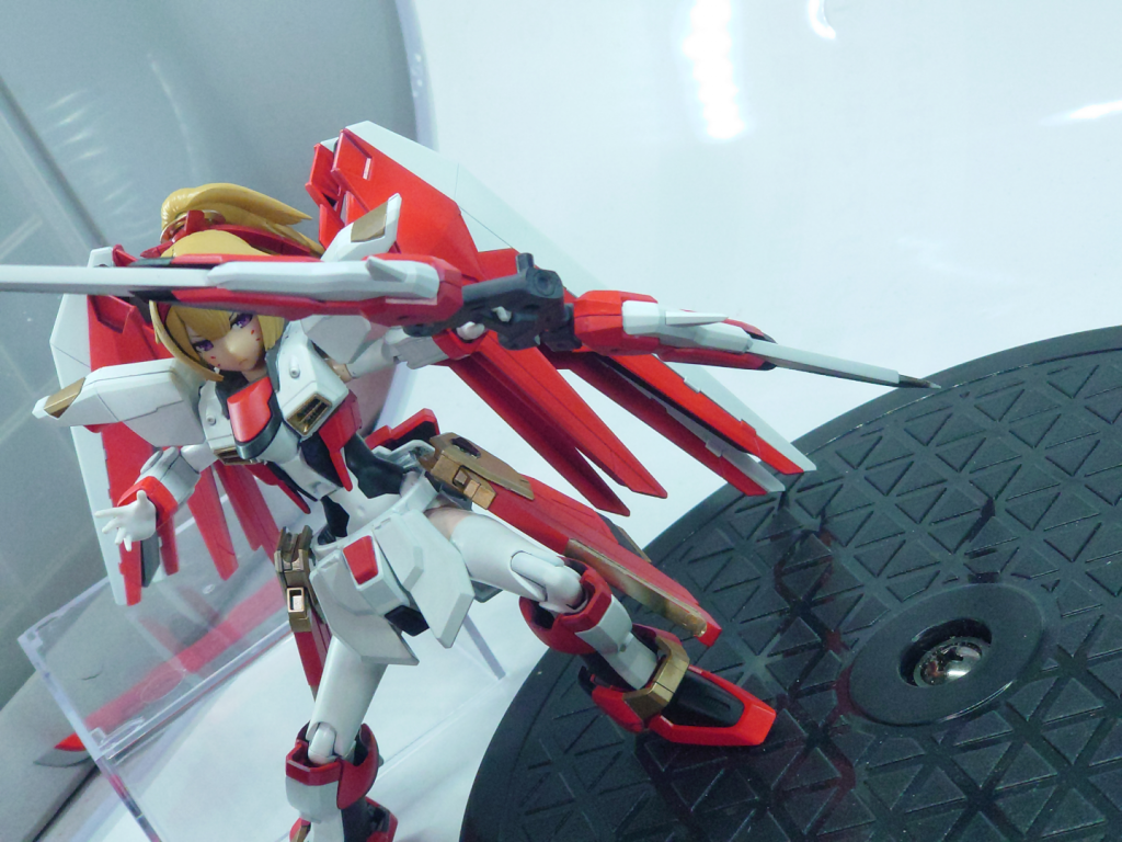 やはり朱羅タンといえば弓なのでこのポーズ自立しないから難しい