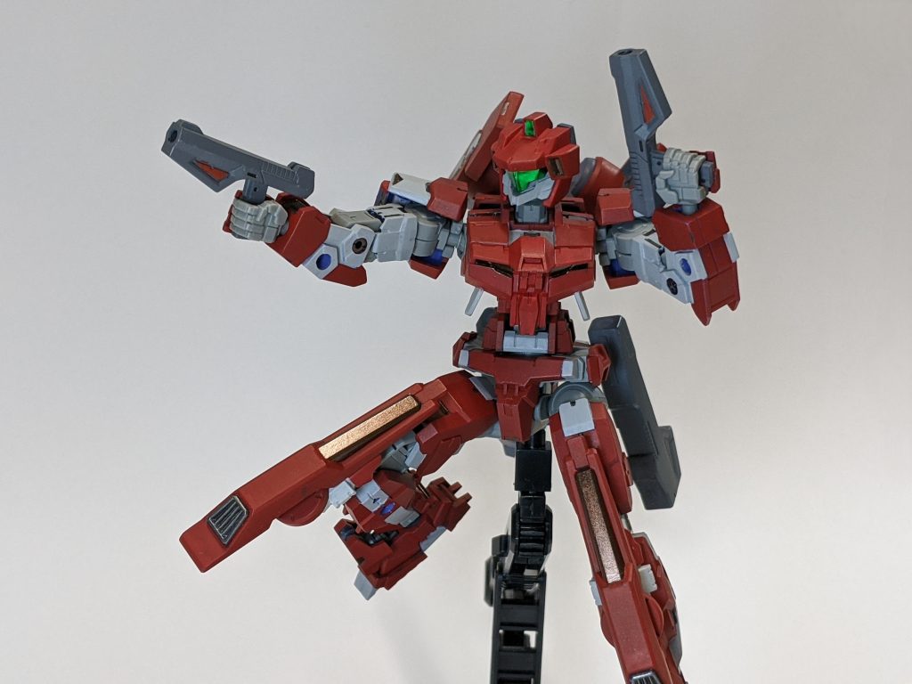 ビームピストル。見えにくいですが、ホルスターの腰へのマウントには30MMのパーツを使用しています。