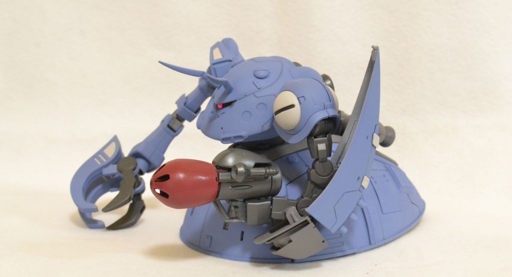 水中イメージ。もとのデザインが脚なんて飾りの雰囲気なのでこれがしっくりくるような気がします。左手に持っているのはザクマリナーのアレの模倣です。