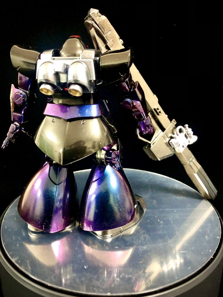 リアショット肩、腰のブラックパーツはブラックキャンディ塗装で仕上げました。ただの黒より機械的な重さが表現できたかと思います。