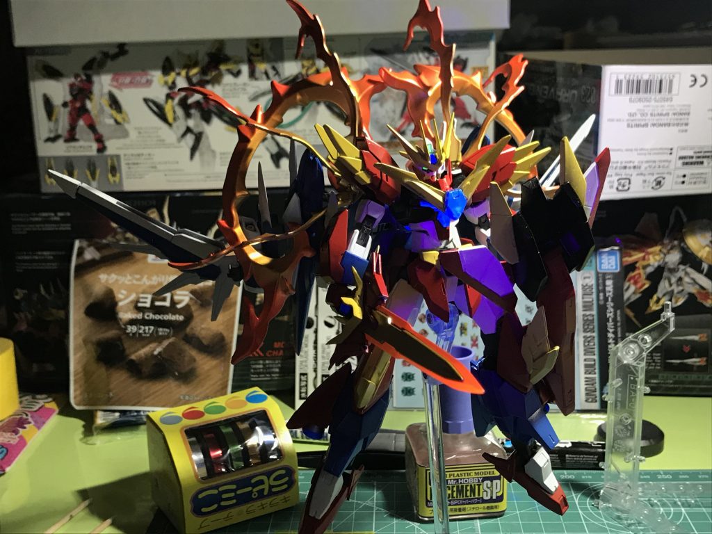 塗装直後の写真です。蛍光塗装も使用して、光らせれるようにしました。