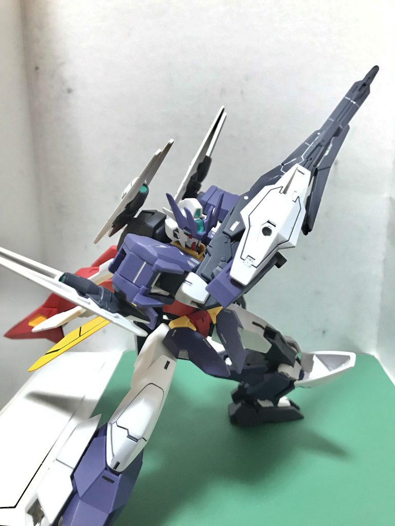 ビームシュートライフルU7狙撃特化らしく長めのバレルがカッコいい!シールドは腕とライフルを繋げているため可動域は少し狭かったです