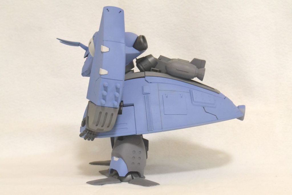 サイド港に停泊しているときに乗り込む用のハシゴとハッチをつけました。