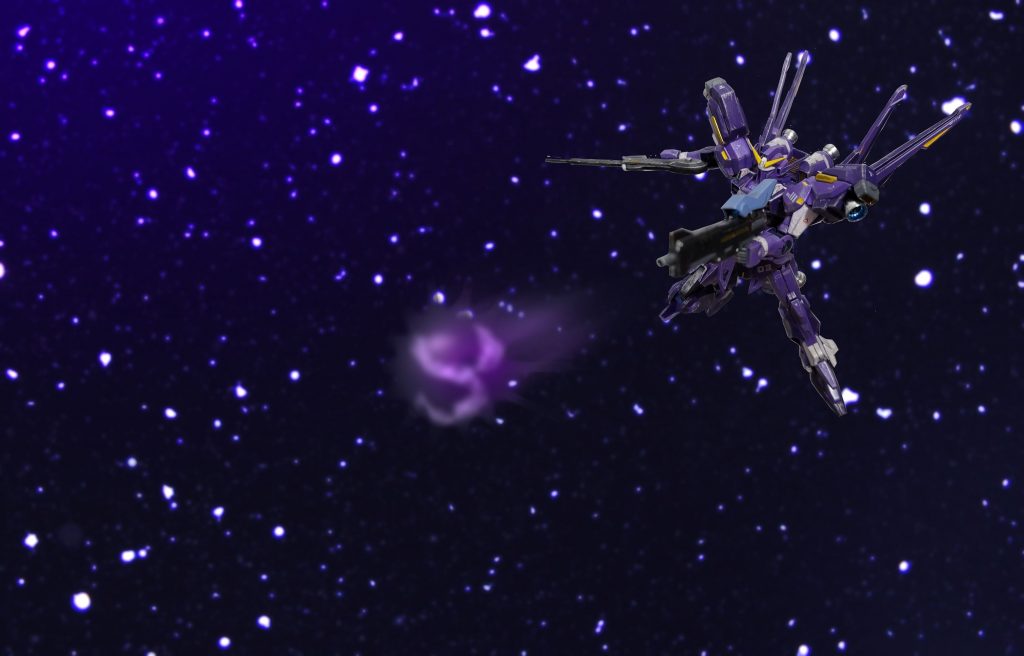 グラビトンバスター従来のビームライフルとは違い縮退ミノフスキー粒子(メガ粒子)ではなく重力子(グラビトン)クラスタを撃ち出す射撃武装であるこれの宇宙世紀戦場におけるメリットはミノフスキー粒子ではないため、Iフィールドを貫通できることにあるただしその性質上、単体で撃ち出す場合は弾速が非常に遅く射撃武器としてはまったく役に立たないゆえに当てるのではなく弾をバラ撒いで敵を牽制するという使い方に落ち着いている