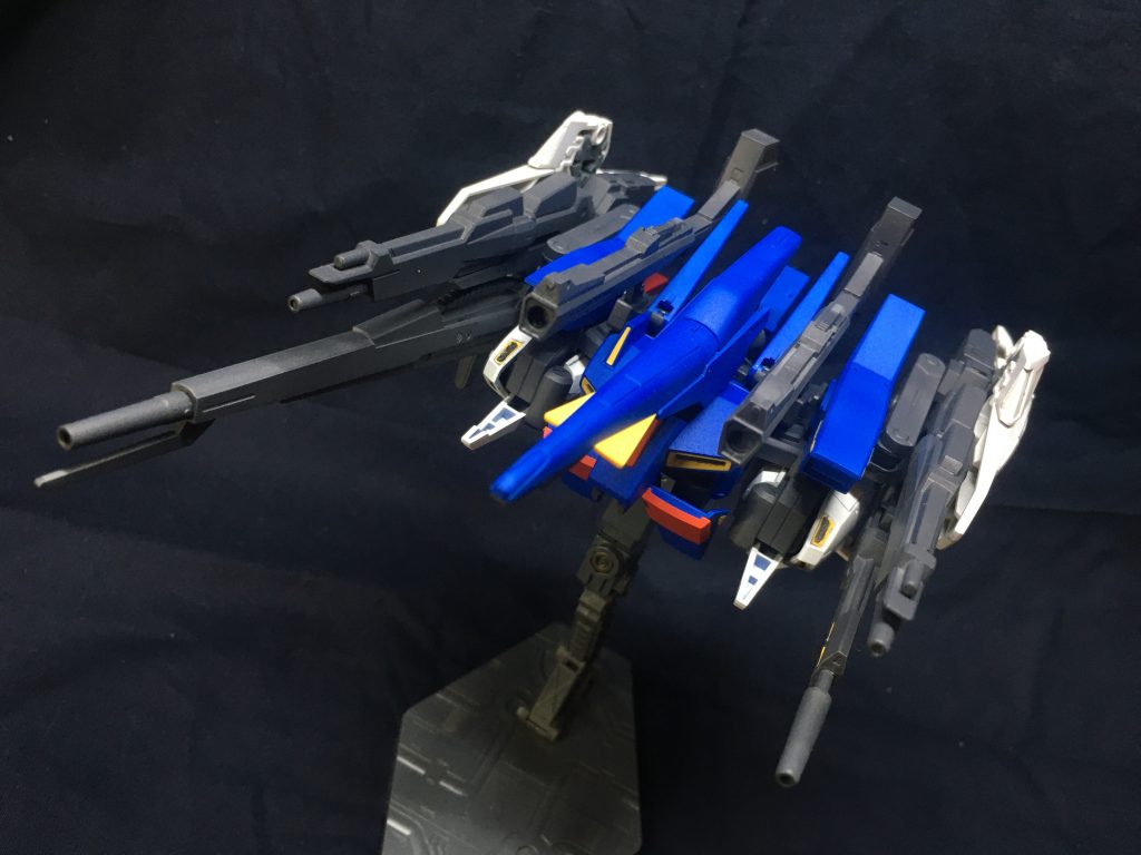 ウェーブライダーへ変形。アームを畳んでコンパクトに。各部に干渉することなくまとまりました。