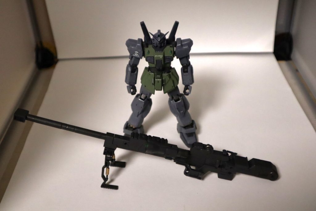 機体よりもでかいこの武装はコトブキヤのMSGシリーズの「ストロングライフル」を使用しました。実際組み立てて思った以上にでかかったですが迫力満点だったので採用しました。