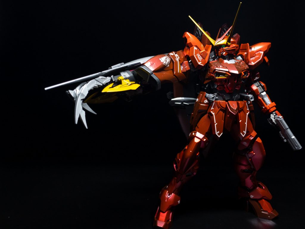 テスタメント、本体は割とスタンダードなガンダムなんですが武装で異形化してるあたりがカッコよくてアストレイシリーズの中でも結構好きな機体です。