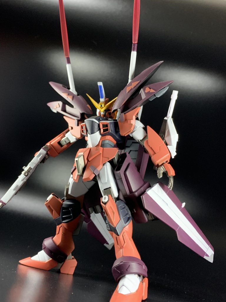 肩部ハイパービームサーベル。ファトゥムの先端のビーム砲を肩アーマーとして作り直しました。