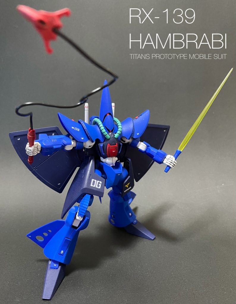 所属艦隊は「ドルチェandガッバーナ」…失礼…「ドゴス・ギア」ですね。ドゴスギア所属…でしたっけ(笑)あのあたり劇中相関図がグチャグチャで誰がどこに所属して、誰がいつ頃寝返ったのかよく覚えてませんwww撮影してたらティターンズのマークが剥がれていて、デカール貼り直しになって泣いた。