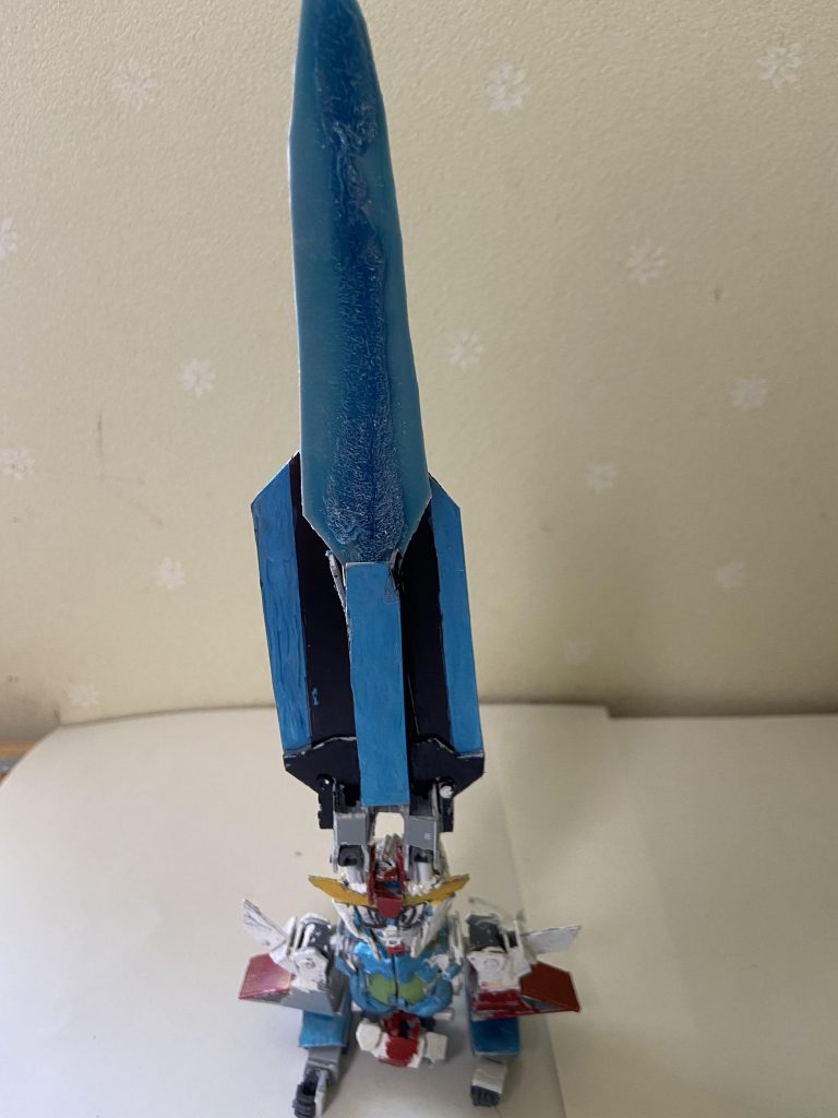 『ウェポンモードビームソード』の掛け声で変形ビックフェザーの正体は巨大なビームソードその為単体では大きな力が発揮できないが、味方がいれば強くなれる、なのでフリーは相棒を探していたらしい。